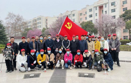 市国资公司开展“捡拾小烟头、传播大文明”主题实践活动