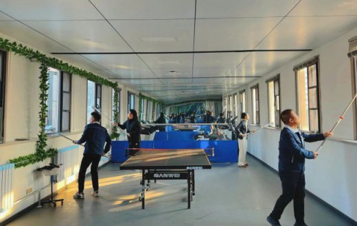 窗明几净 党员先行 —— 公司机关党支部联合正能物业党支部、正能农邦党支部开展主题党日活动